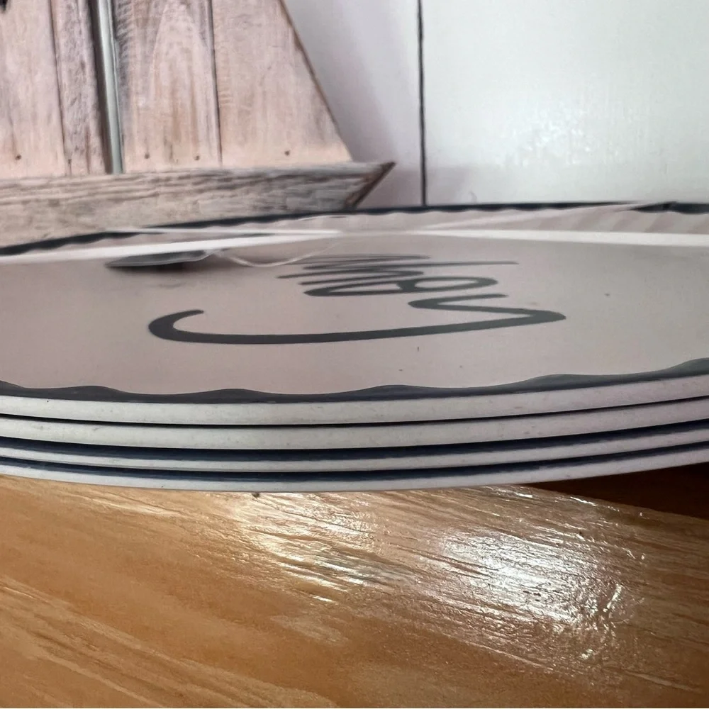 Set of 4 plates